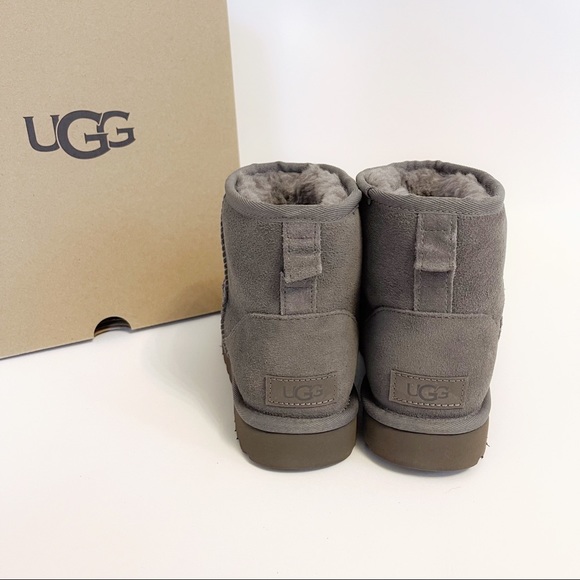 NWT UGG CLASSIC MINI STUD II BOOTS - Picture 3 of 10